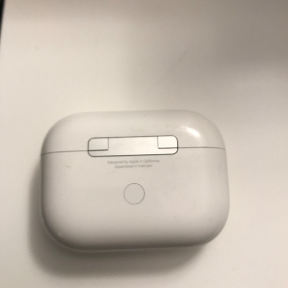 Apple AirPods Pro DAMAGED - Picture 3 of 6